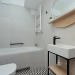 Spacious Zamoyskiego Near Pge With Parking By Renters * Varšava