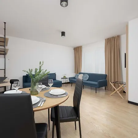 Spacious Zamoyskiego Near Pge With Parking By Renters アパート *