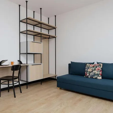 Spacious Zamoyskiego Near Pge With Parking By Renters *