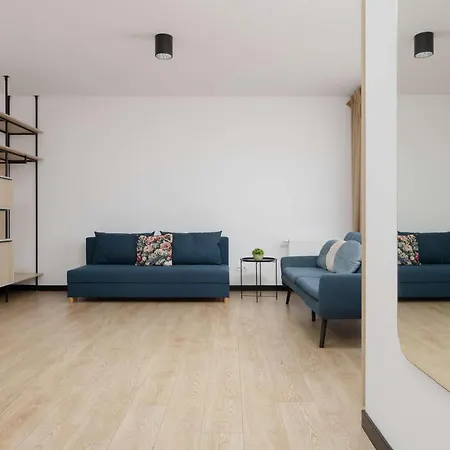 Spacious Zamoyskiego Near Pge With Parking By Renters Apartment
