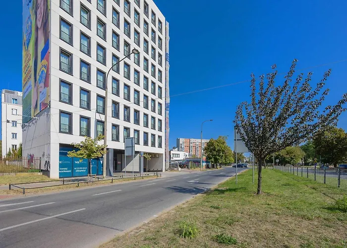 Spacious Zamoyskiego Near Pge With Parking By Renters アパート