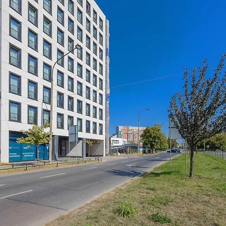 Spacious Zamoyskiego Near Pge With Parking By Renters Apartamento