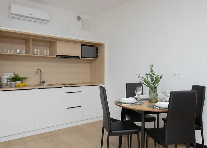 Spacious Zamoyskiego Near Pge With Parking By Renters *