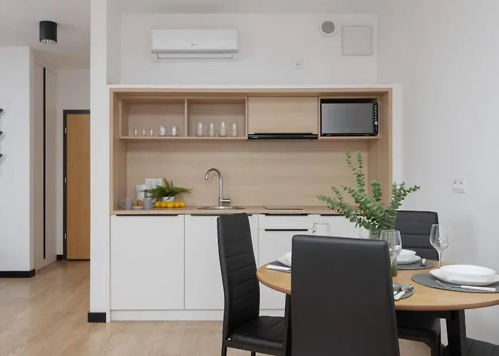 Spacious Zamoyskiego Near Pge With Parking By Renters