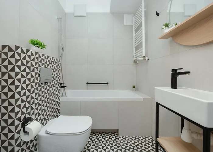 Spacious Zamoyskiego Near Pge With Parking By Renters