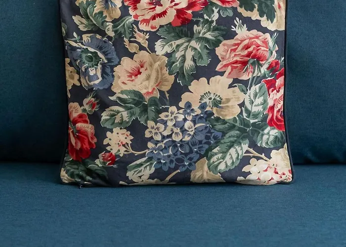 Apartment Spacious Zamoyskiego Near Pge With Parking By Renters *